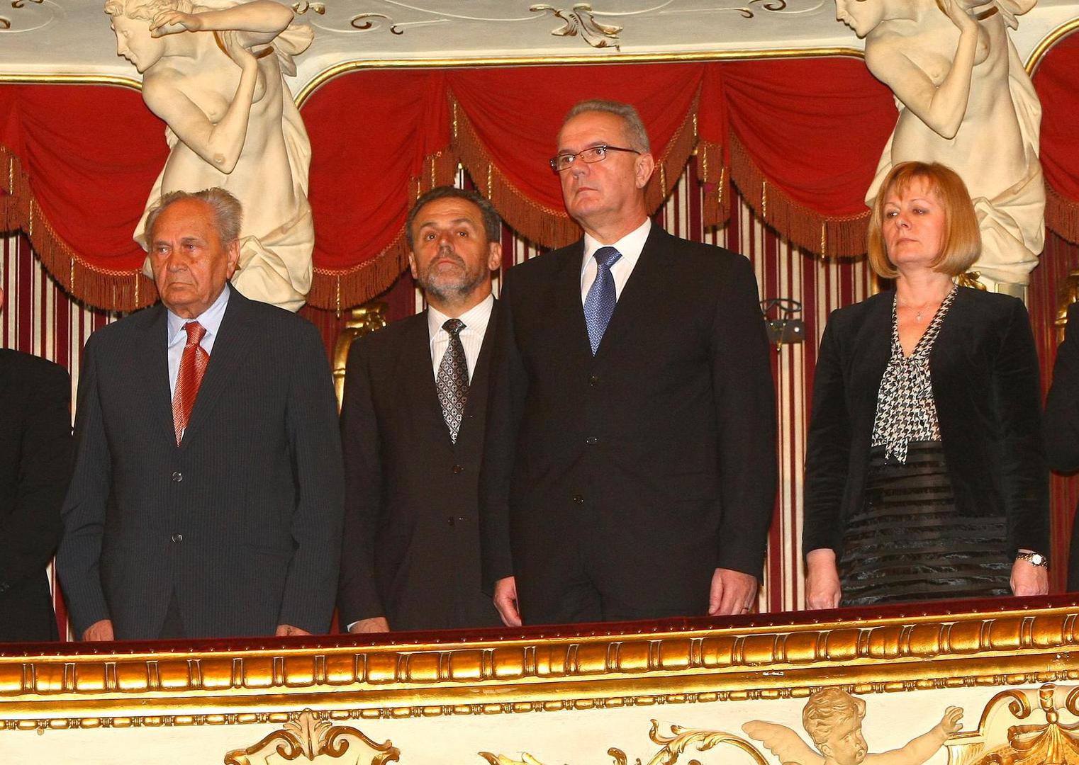 Manolić se tijekom života dva puta ženio i obje svoje supruge je nadživio. 