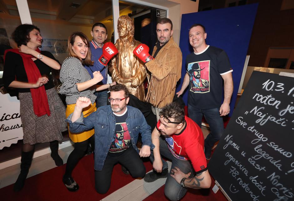 Zagreb: Chuck Norris za 78. ro?endan dobio zlatnu bistu