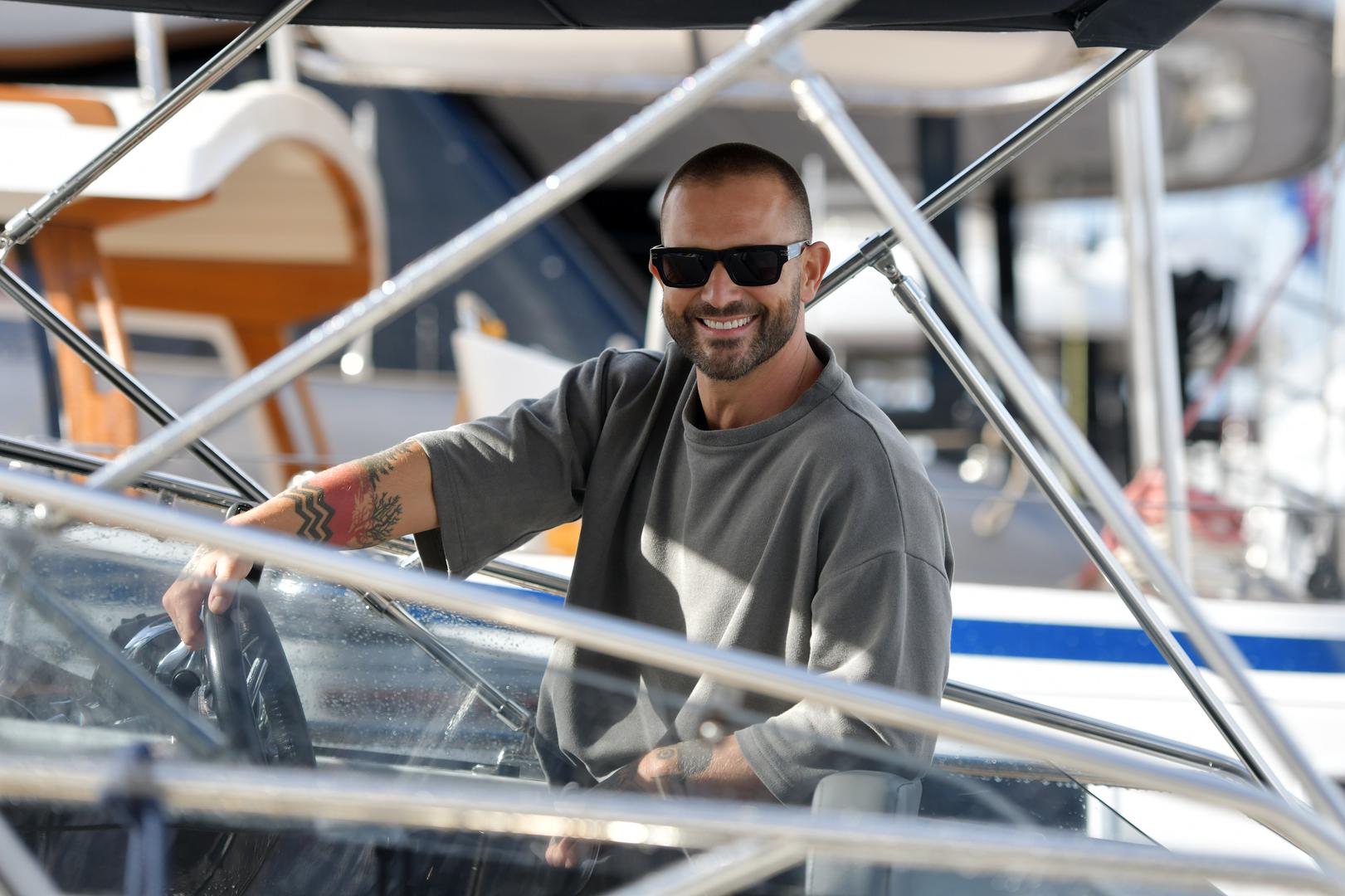 Inače, glazbenik je brod dugo tražio, a biti vlasnikom broda bio mu je veliki san.