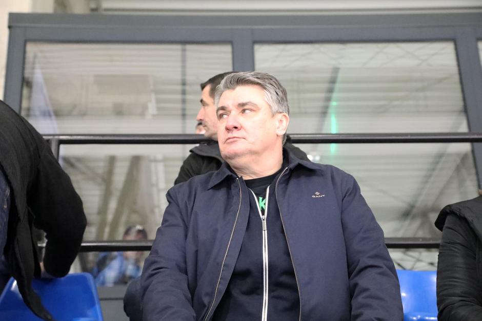 Zoran Milanović nazočio utakmici hokeja na ledu između KHL Sisak i HKMK Bled
