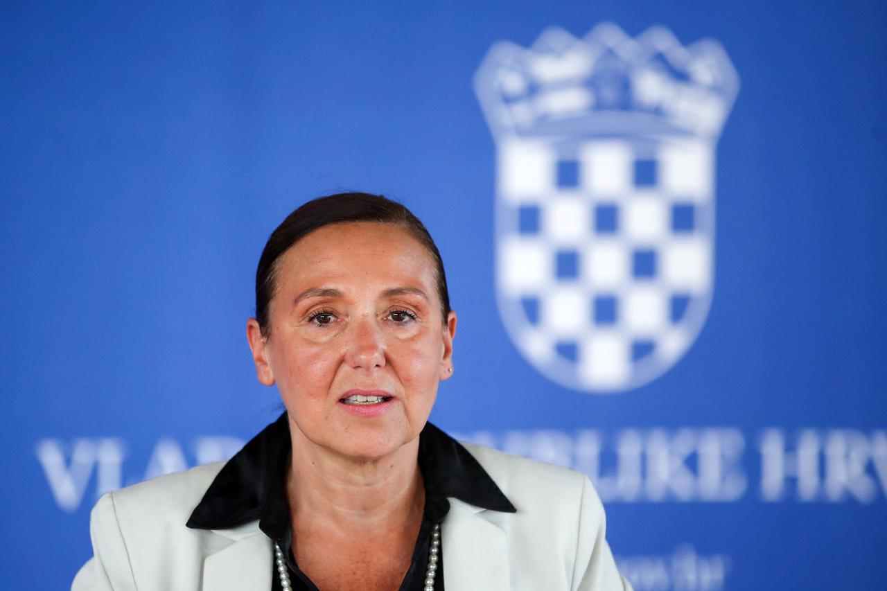 Zagreb: Irena Hrstić dala izjavu za medije nakon sjednice Vlade