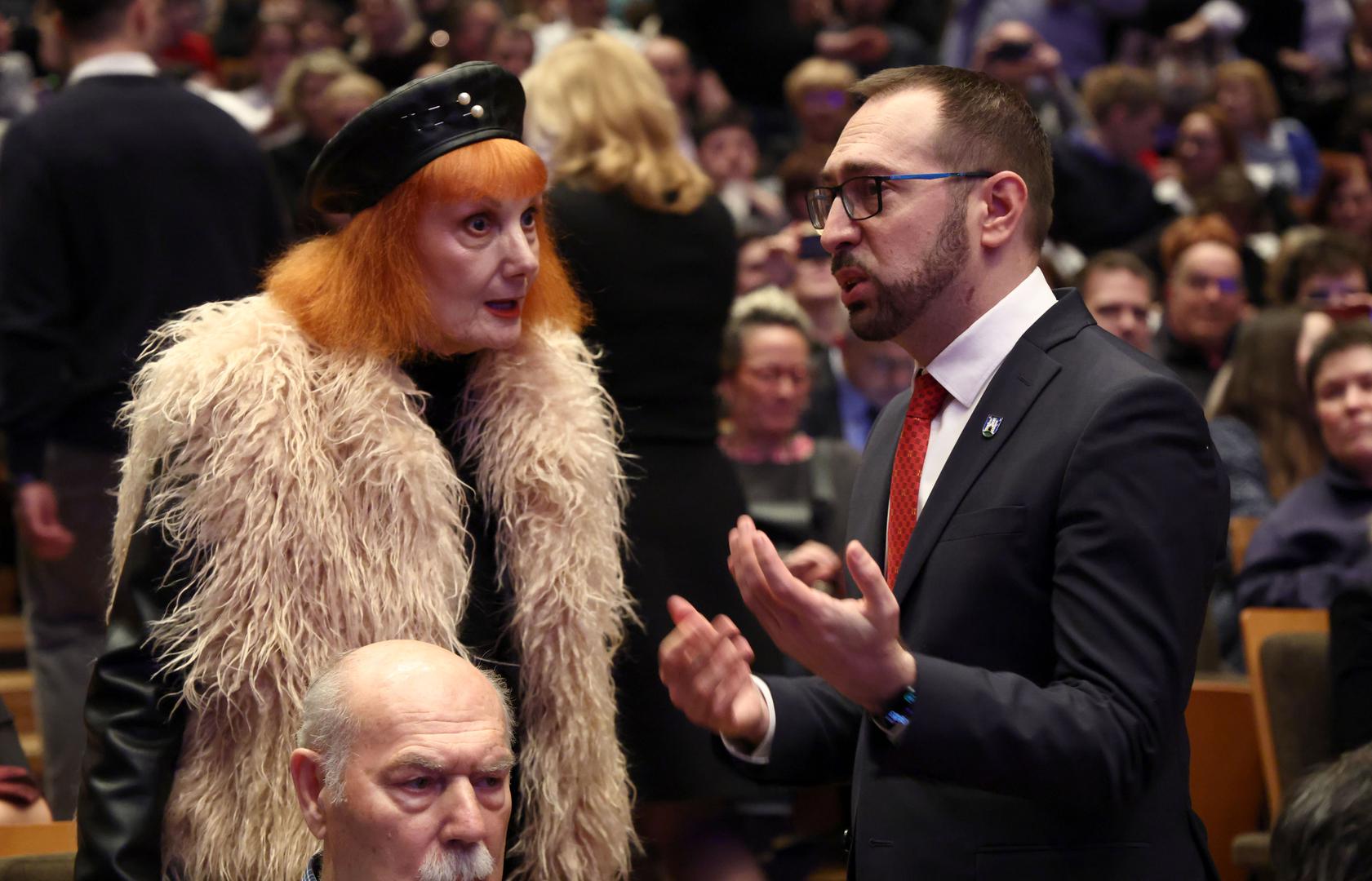 Tomislav Tomašević oglasio se na društvenim mrežama nakon što je Marko Perković Thompson na  koncertu u Areni Zagreb pozvao na njegovo rušenje "na redovnim ili izvanrednim izborima".