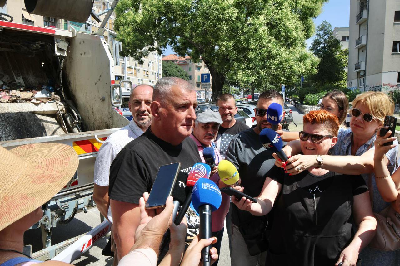 Split: Miro Bulj kamionom za odvoz otpada stigao pred županiju