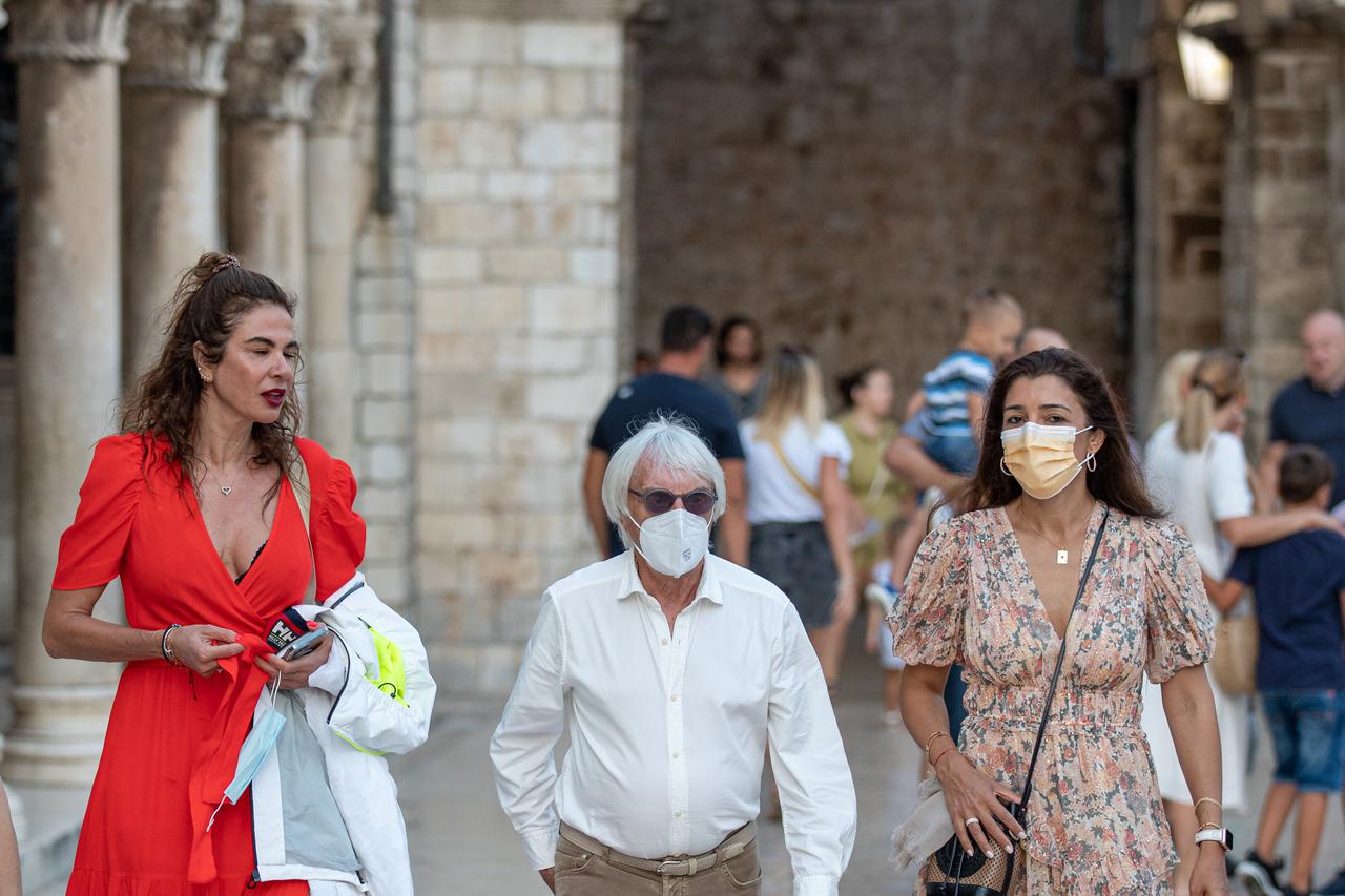 Dubrovnik: Bernie Ecclestone u društvu supruge Fabiane Flossi prošetao Stradunom