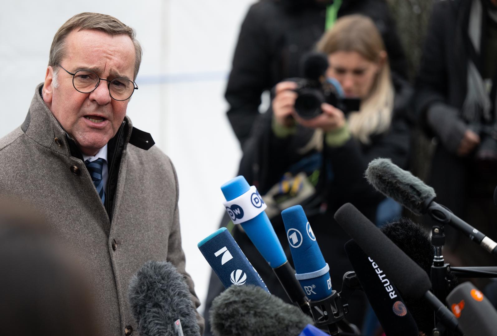 14 February 2025, Bavaria, Munich: Boris Pistorius (SPD), Federal Minister of Defense, stands in front of the Bayerischer Hof conference hotel and makes a statement to journalists. The 61st Munich Security Conference (MSC) will take place from February 14 to 16, 2025 at the Hotel Bayerischer Hof in Munich. Photo: Sven Hoppe/dpa Photo: Sven Hoppe/DPA