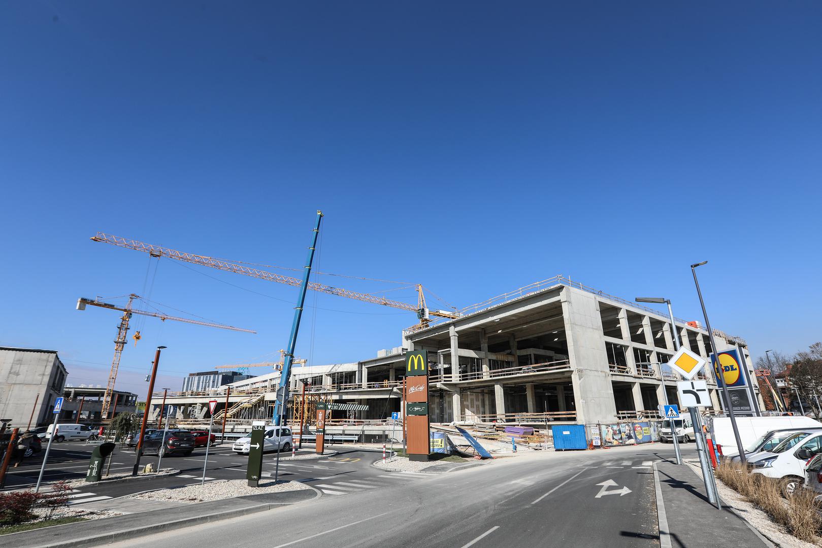 16.02.2021., Zagreb, u zapadnom dijelu gradskog naselja Spansko, u punom su jeku radovi na novom trgovackom centru. Radove izvodi tvrtka  Kamgrad a centa se nalazi u neposrednoj blizini City centra OnePhoto: Robert Anic/PIXSELL