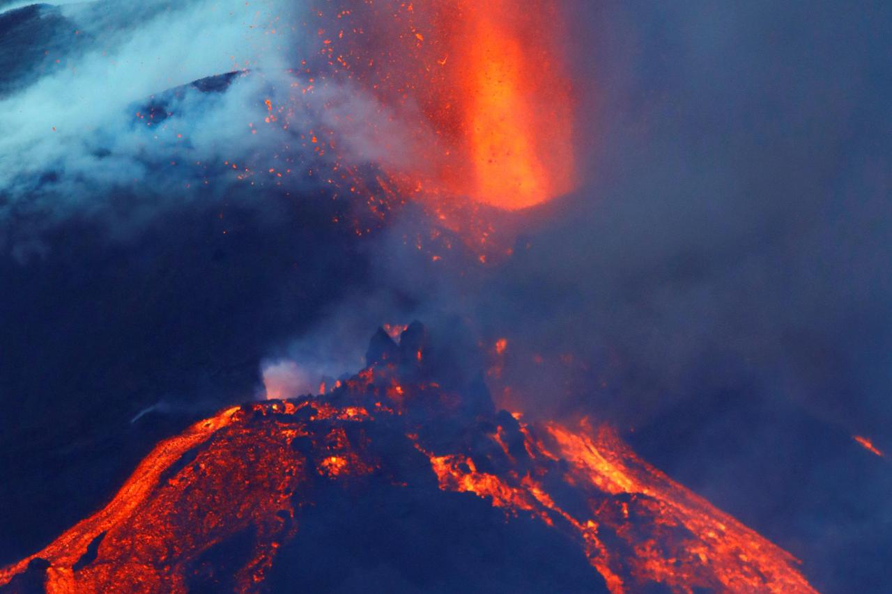 The Cumbre Vieja volcano continues to erupt as seen from El Paso