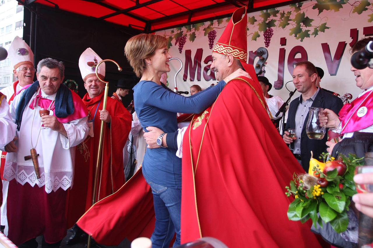 15.11.2014., Trg bana Josipa Jelacica, Zagreb - Zamjenica gradonacelnika Sandra Svaljek otvorila manifestaciju Martinje v Zagrebu.  Photo: Luka Stanzl/PIXSELL