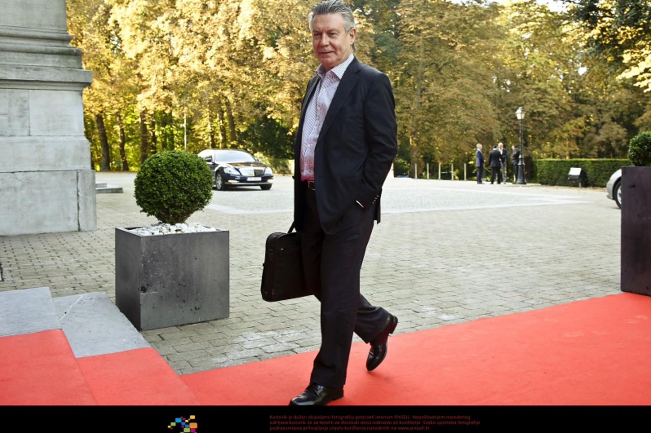 'Karel De Gucht  commissioner for trade  arrives for the College Seminar meeting at the African Museum in Tervuren near  Brussels, Belgium on 2011-08-31  The Commissioners gather to plan the 2012 agen