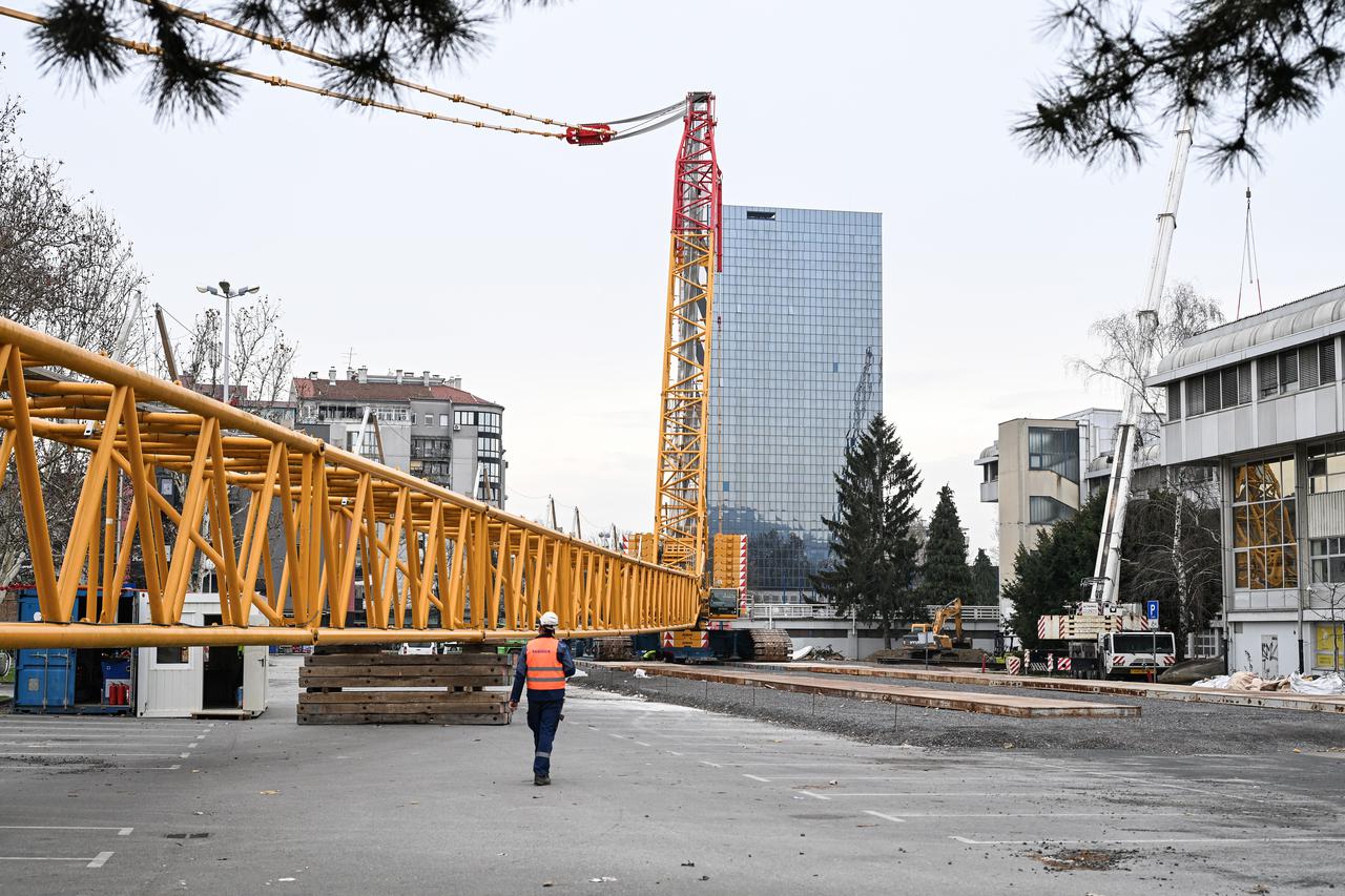 Zagreb: Dizalica koja se koristi za obnovu Doma sportova