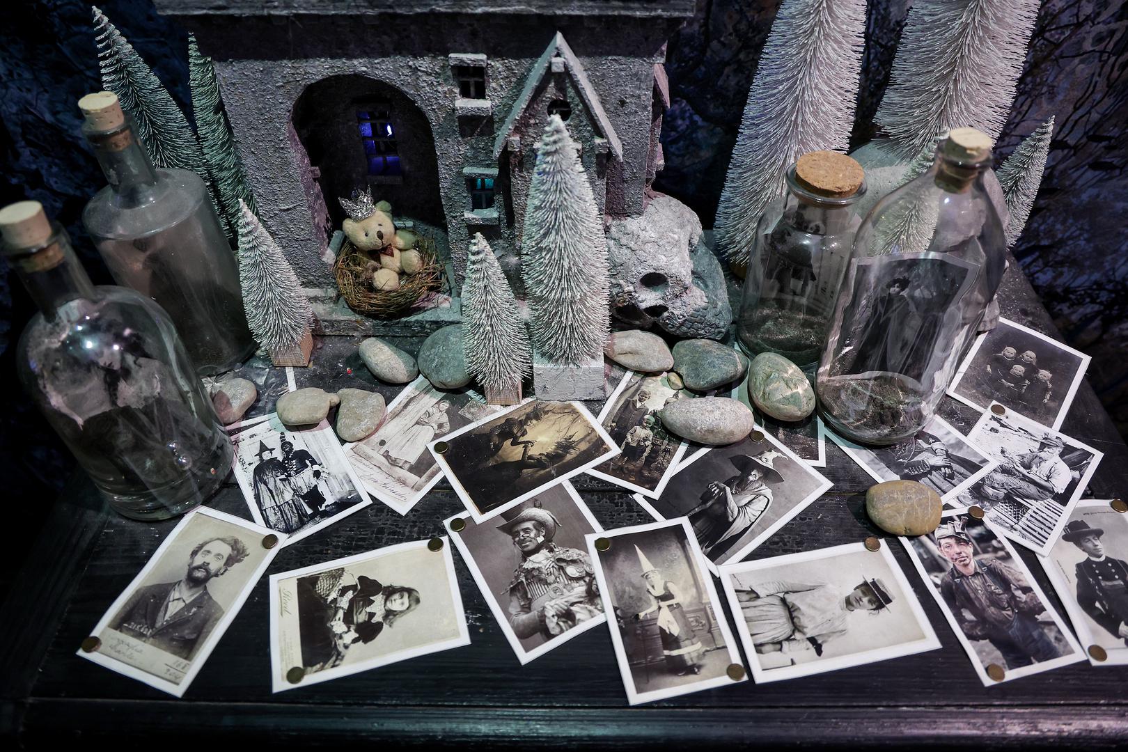 Jeste li znali da u zagrebačkom podzemlju spava zmaj čije povremeno buđenje izaziva potrese ili pak da je križanje puteva podno Popova tornja bilo omiljeno okupljalište zagrebačkih coprnica, koje su povremeno znale zazivati i vraga kako bi od njega posudile novac, dok su mu u zalog ostavljale prste, pa čak i duše?