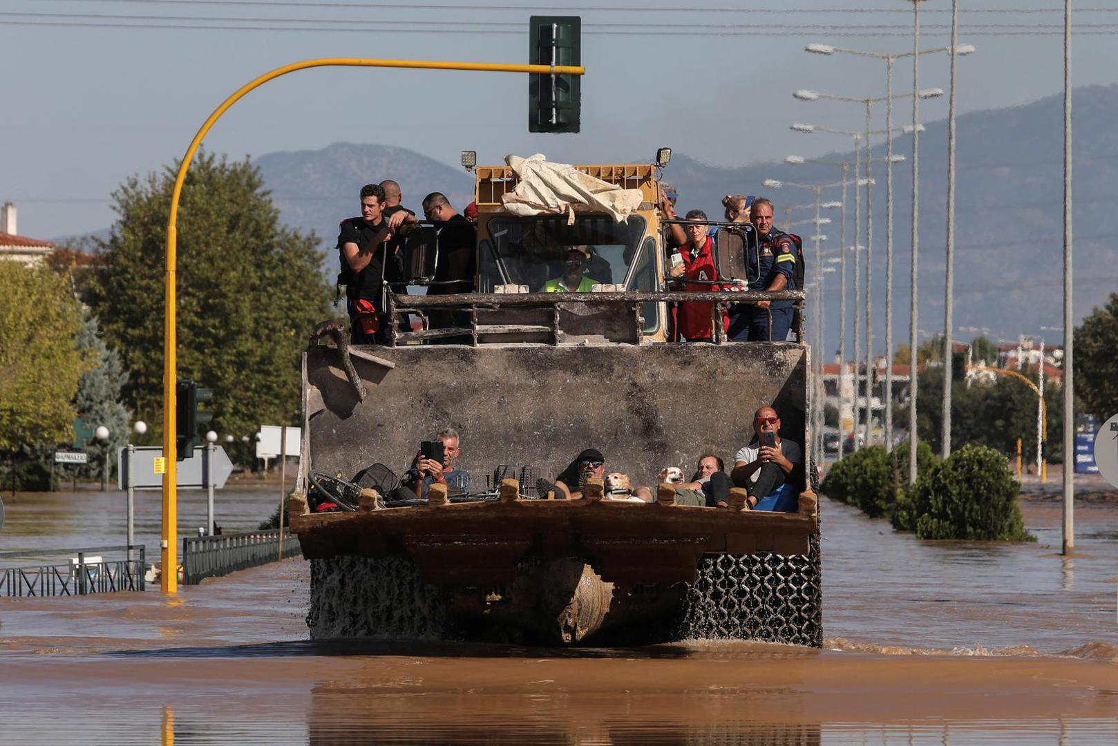 Locals are evacuated on an excavator from a flooded area, in the aftermath of Storm Daniel, in Larissa, Greece, September 10, 2023. REUTERS/Elias Marcou Photo: ELIAS MARCOU/REUTERS