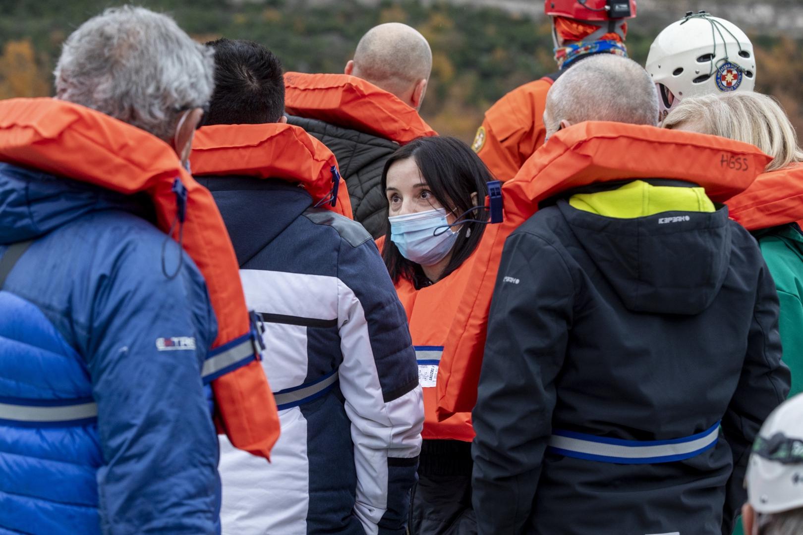 11.12.2020., Vrgorac, Kokorici - Ministrica poljopriverede posjetila je Kokorice, mjesto u kojem je poplava unistila brojne obiteljske kuce, a vodostaj i dalje raste. Nakon kratkih izjava, prosetala se mjestom i popricala s mjestanima. Na fotografiji ministrica poljoprivrede Marija Vuckovic.Photo: Miroslav Lelas/PIXSELL