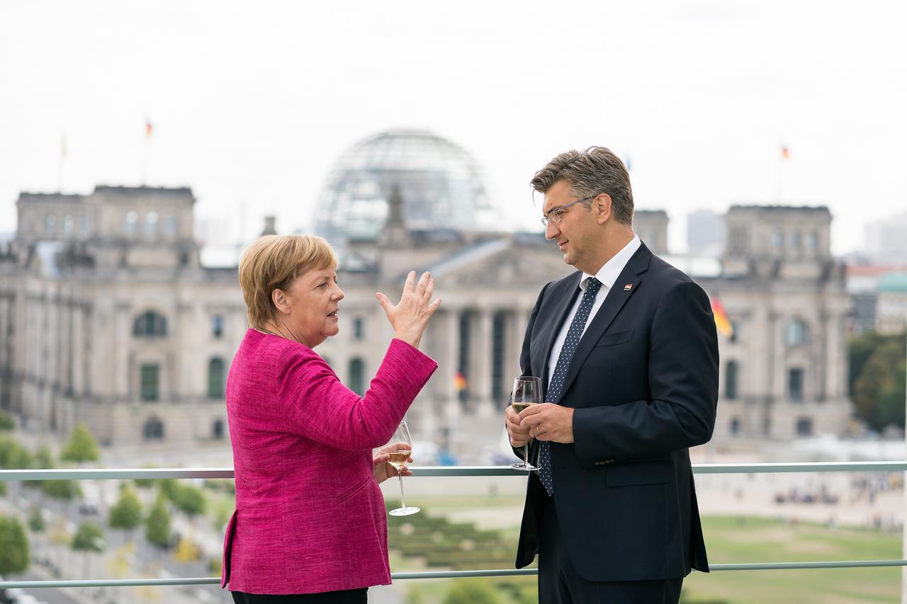 Mahati danas Angelom Merkel je kao dovesti Ericha Honeckera 1989.
