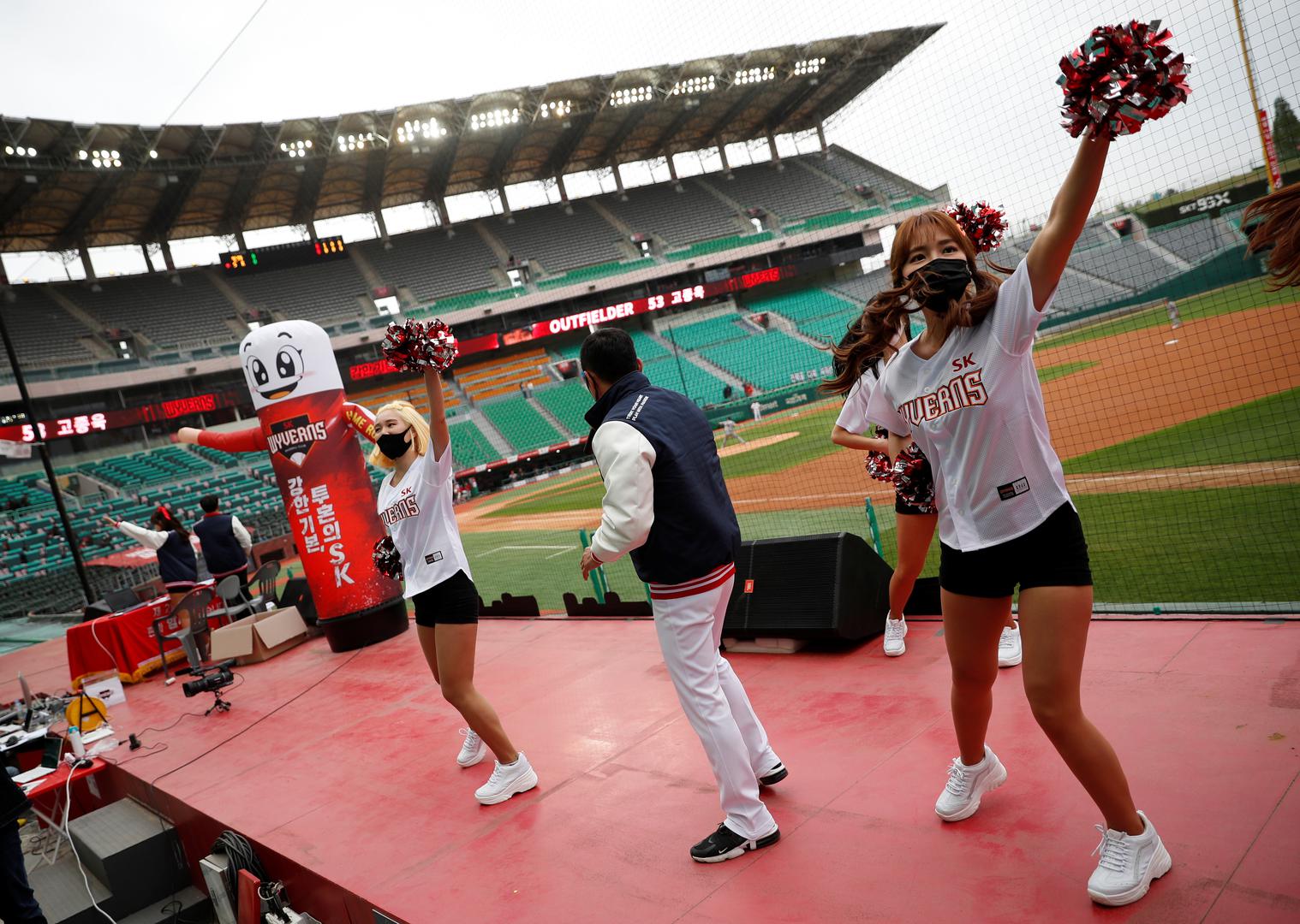 KBO Regular season - SK Wyverns v Hanwha Eagles Baseball - KBO Regular season - SK Wyverns v Hanwha Eagles - Munhak Baseball Stadium, Incheon, South Korea - May 5, 2020    A cheering group wearing protective face masks is seen during the match, despite most sports being cancelled around the world the local league starts behind closed doors due to the spread of the coronavirus disease (COVID-19)   REUTERS/Kim Hong-Ji KIM HONG-JI