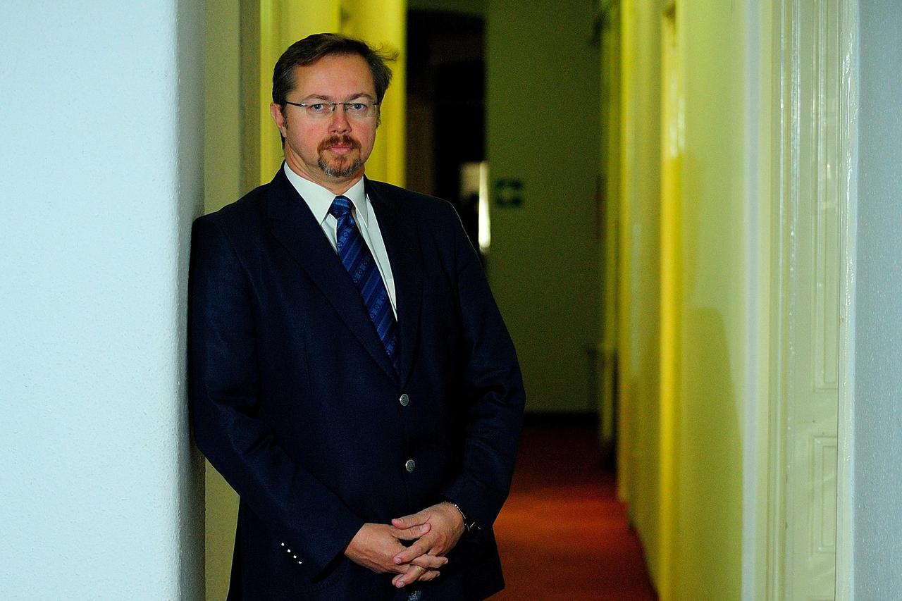 04.10.2013., Zagreb -  Ravnatelj HZZO-a, prim. Sinisa Varga.  photo: Daniel Kasap/PIXSELL