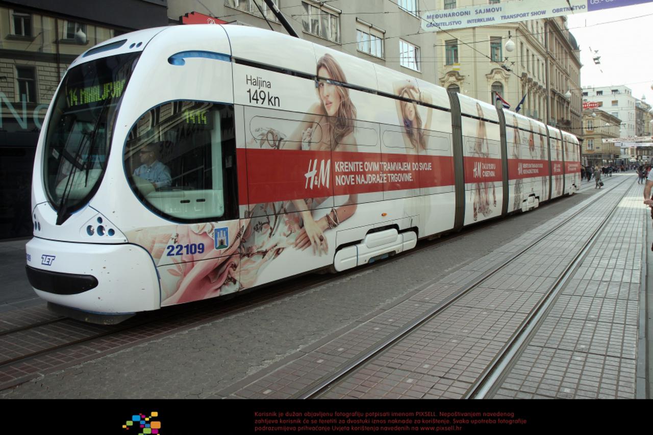 reklama na tramvaju