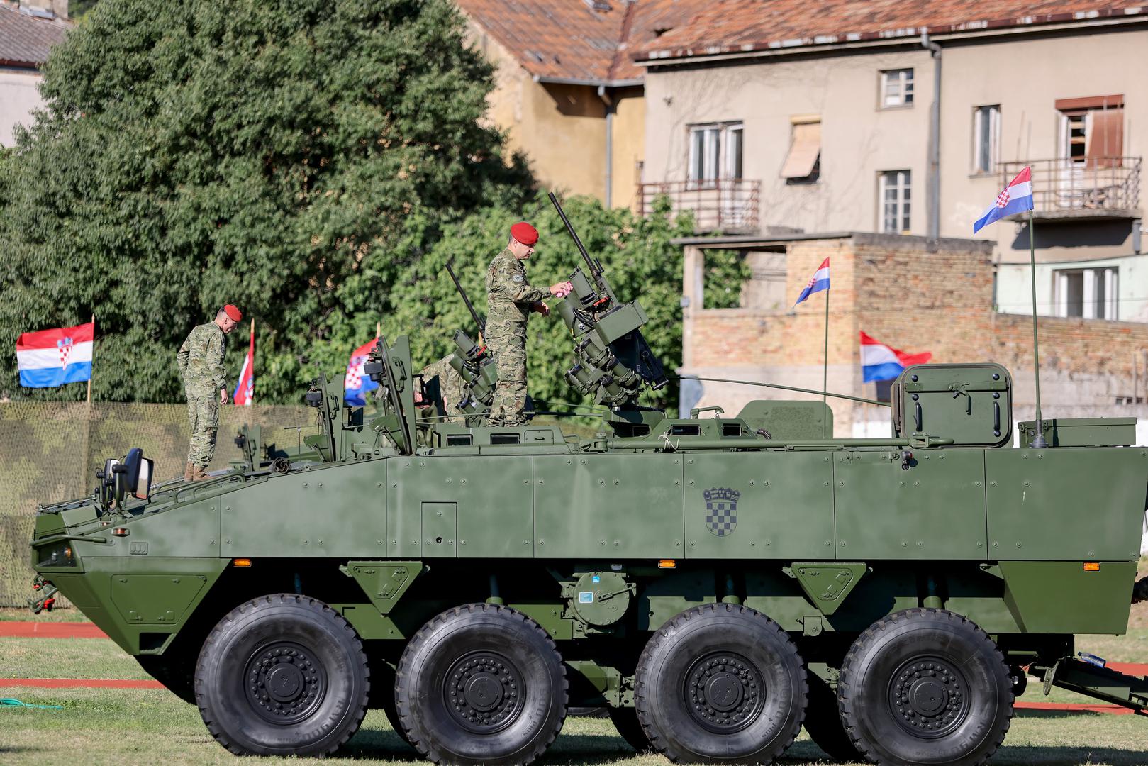 Upravo je ta tehnološka superiornost, uz neizmjernu hrabrost, ono što današnju vojsku čini jamcem mira i slobode za koju su se branitelji borili.
