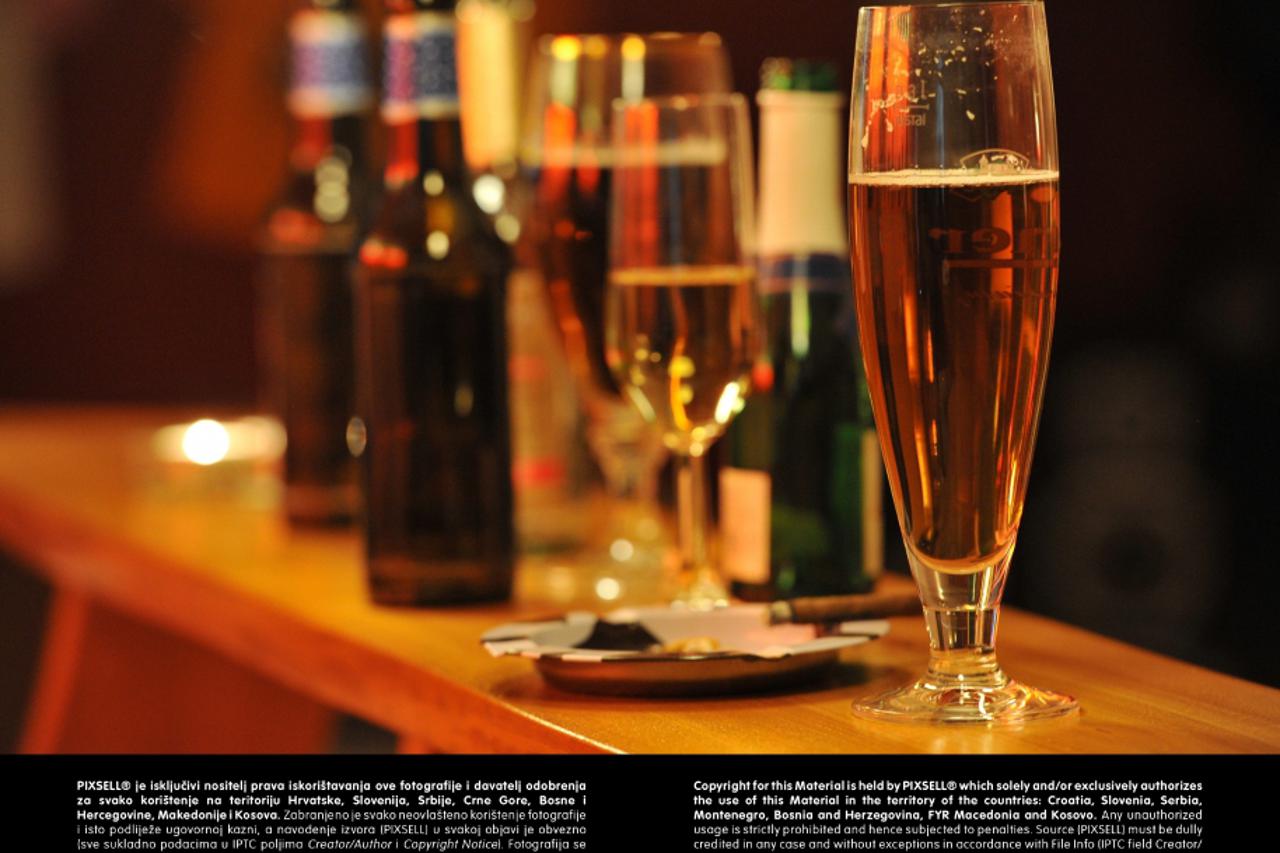 alkohol, piće, šank, piva, vino, pijanstvo, izlazak, party, provod (1)