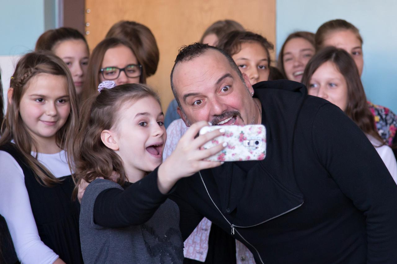 18.11.2015., Zagreb -  Pjevac Tony Cetinski odrzao je probu sa zborom OS Vrbani povodom koncerta koji ce se odrzati u KD Vatroslav Lisinski u sklopu Tjedna djecjih prava.  Photo: Davor Puklavec/PIXSELL