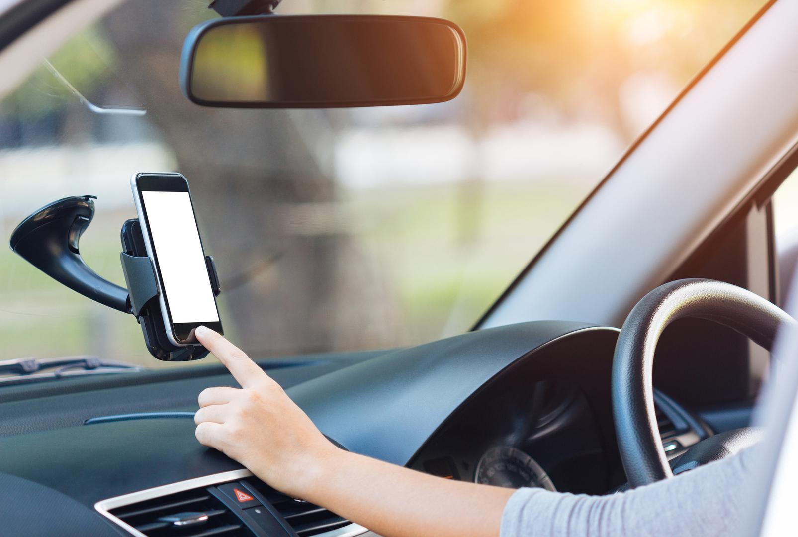 Uređaji – Vaše omiljene uređaje poput mobitela, tableta ili laptopa nikako ne ostavljajte u automobilu ako će temperatura pasti ispod 0 stupnjeva Celzijevih. 