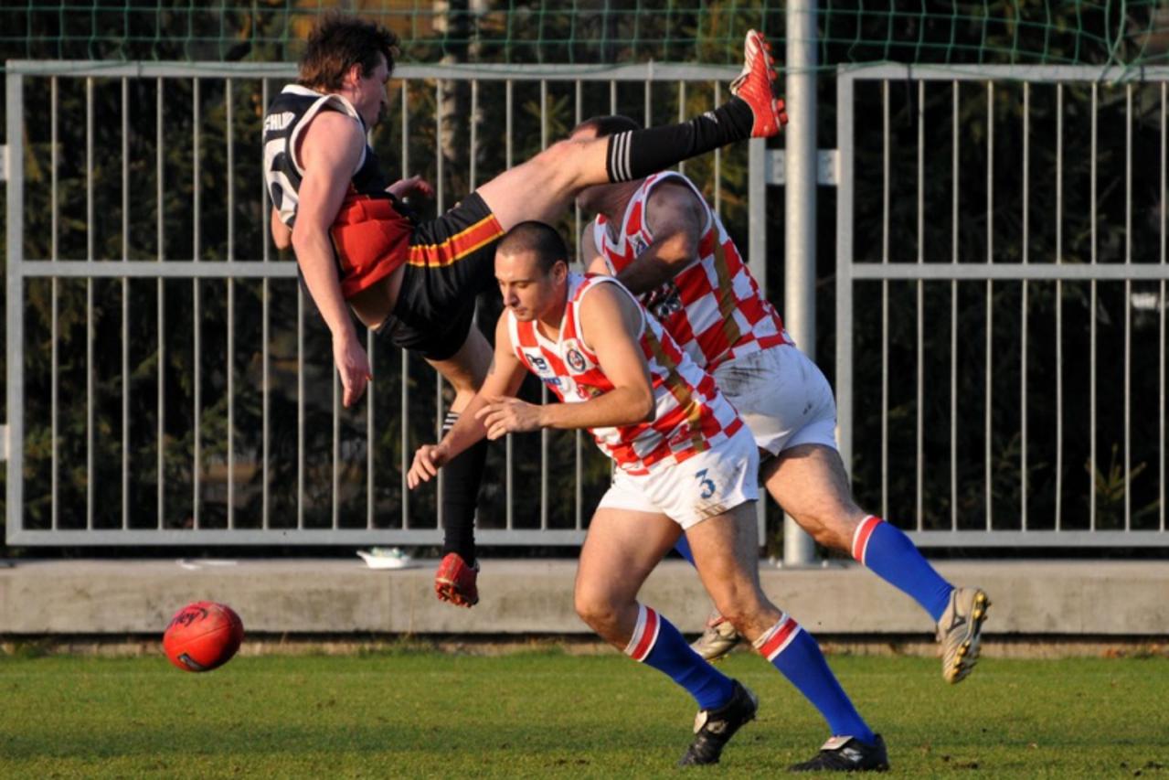 'aussie2_duh_spo_021009'