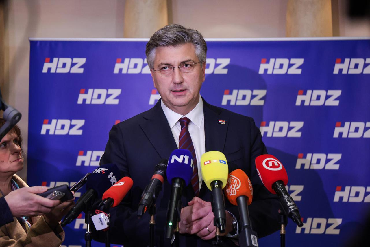 Zagreb: Andrej Plenković obratio se medijima nakon Sjednice Nacionalnog odbora HDZ-a