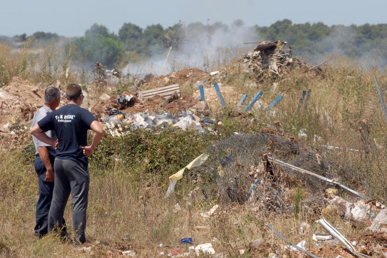 biograd, pozar na deponiju