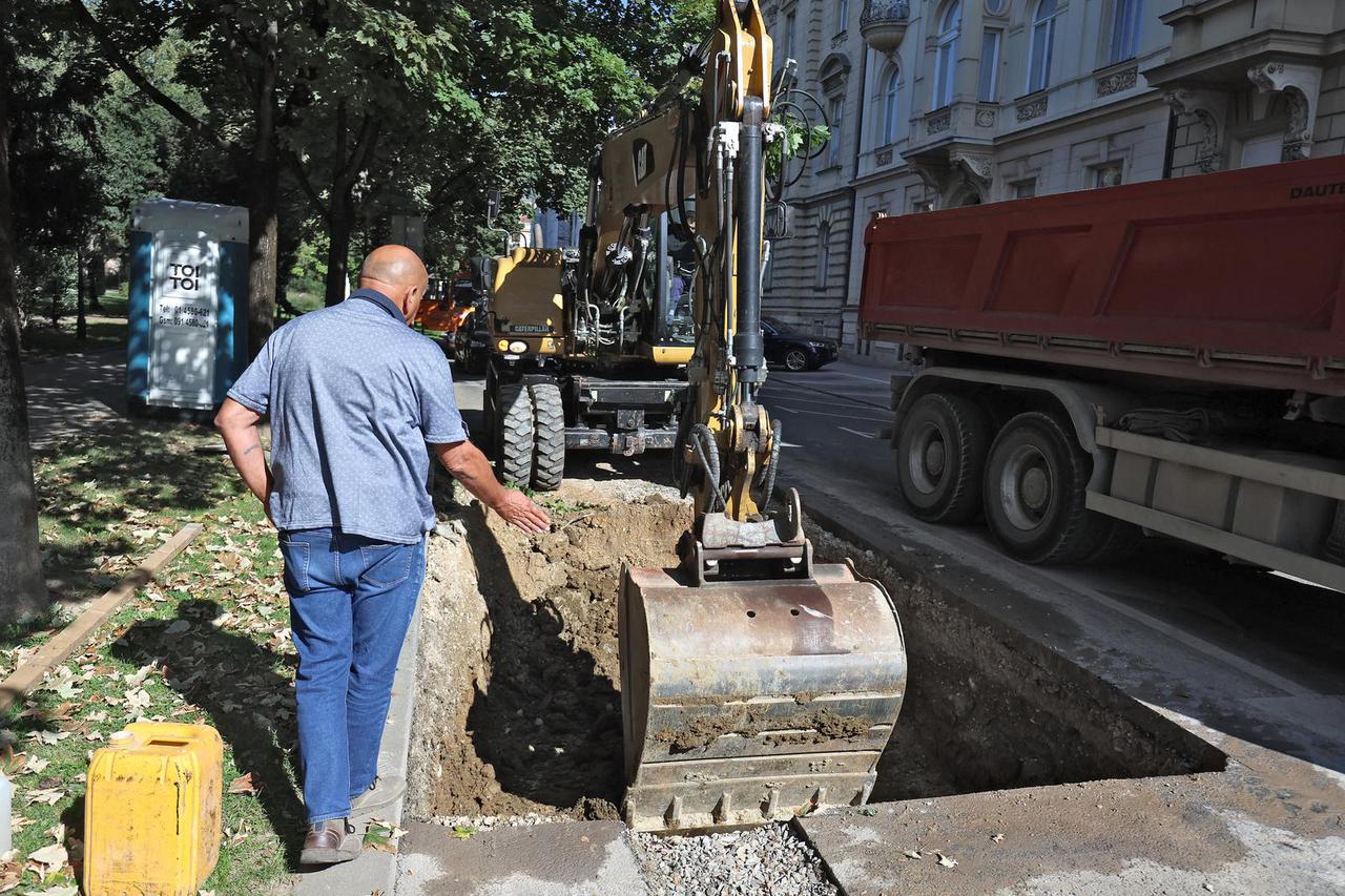 Zagreb: Postavljaju se podzemni spremnici za otpad
