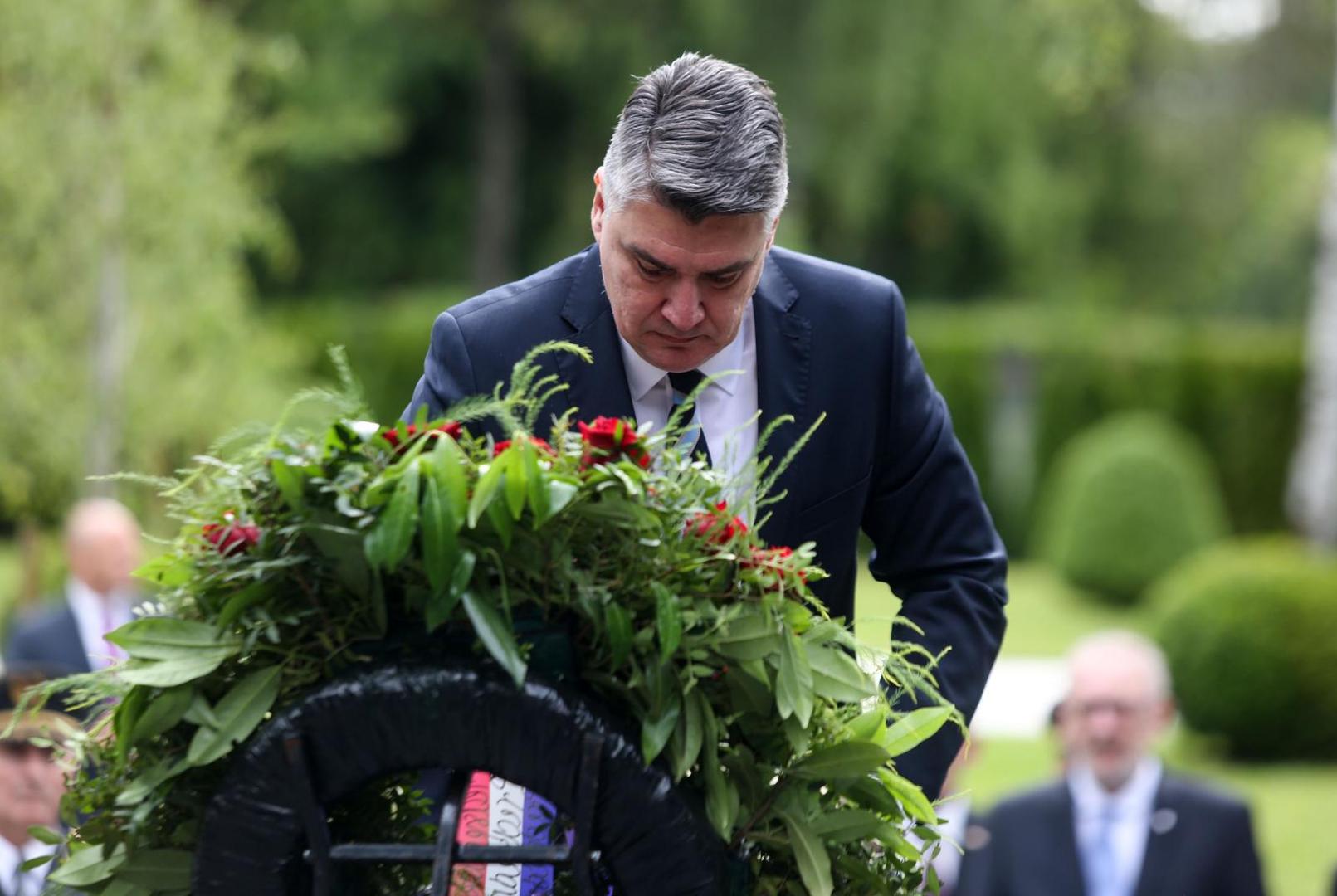 30.05.2020., Zagreb - Povodom Dana drzavnosti polaganje zajedničkog vijenca Predsjednika Republike Hrvatske, Predsjednika Hrvatskog sabora i Predsjednika Vlade Republike Hrvatske s izaslanstvima ispred Sredisnjeg kriza branitelja na Gradskom groblju Mirogoj te na grob Franje Tudjmana. Photo: Marin Tironi/PIXSELL