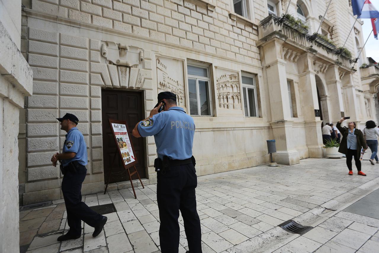 policija