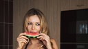 FOTO Seksi Lidija Bačić opet provocira! Sočno jela lubenicu u bikiniju, ovim fotkama zapalila je mreže