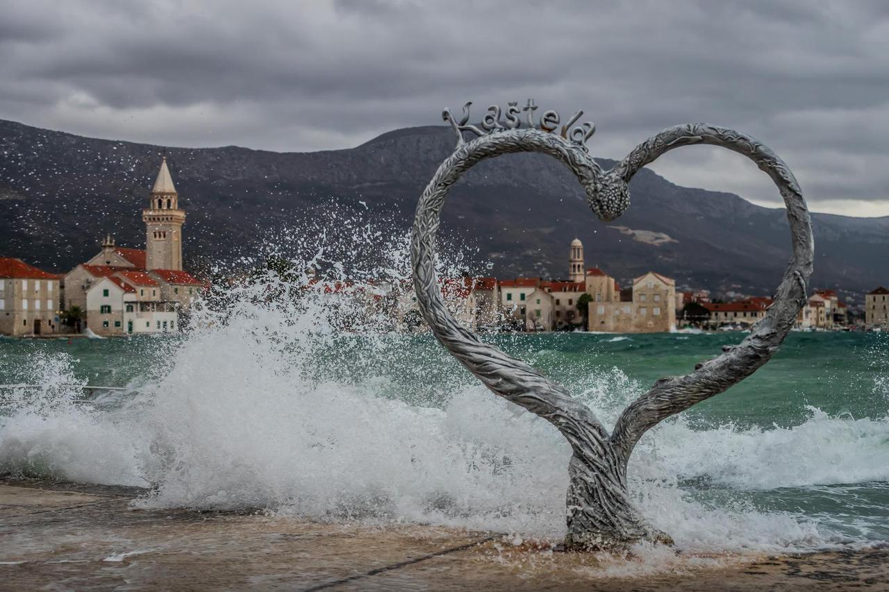 Kaštela: Olujno jugo i plima opet potopili Donja Kaštela