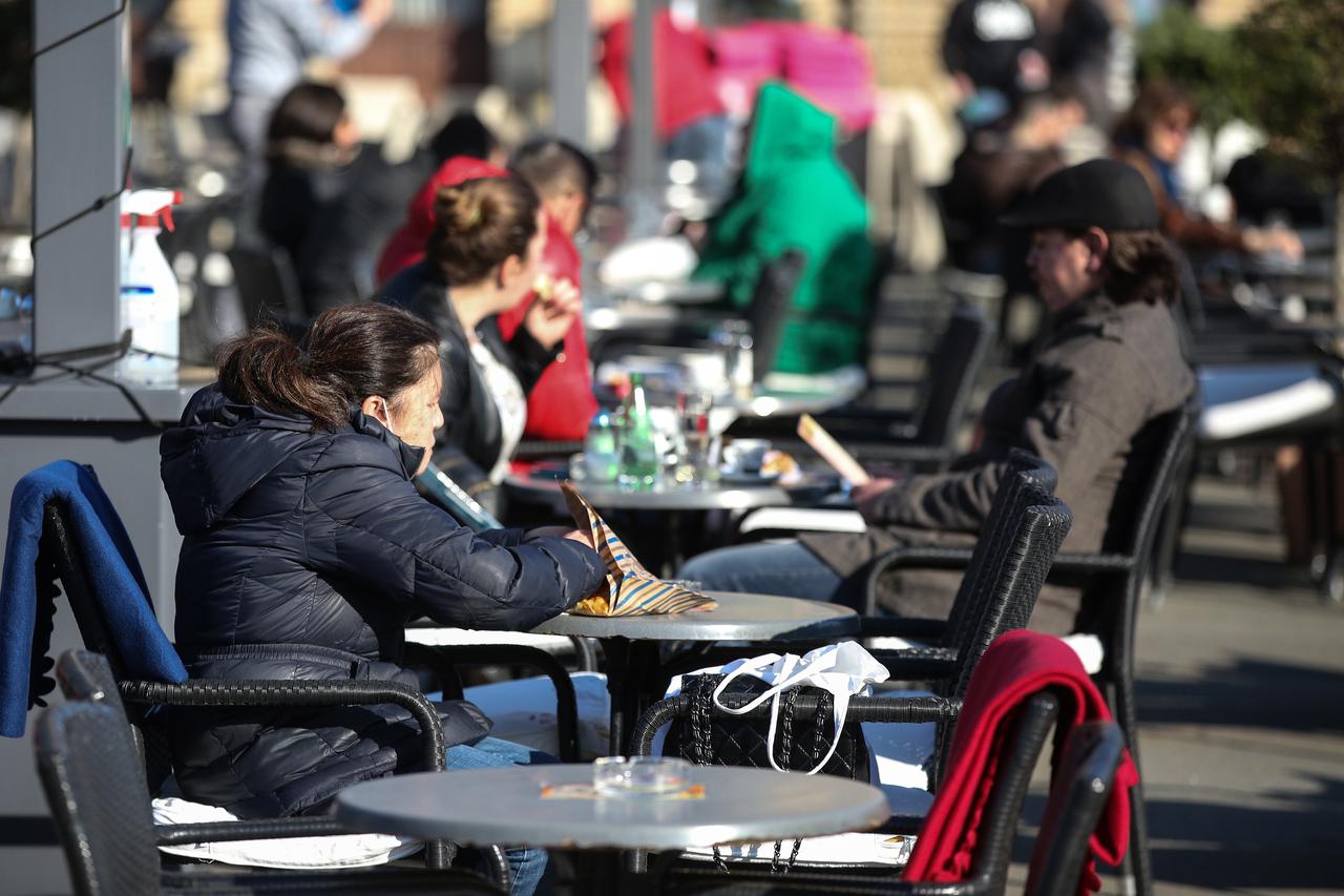 Zagrepčani nakon tri mjeseca ponovo uživaju u kavi na terasama kafića