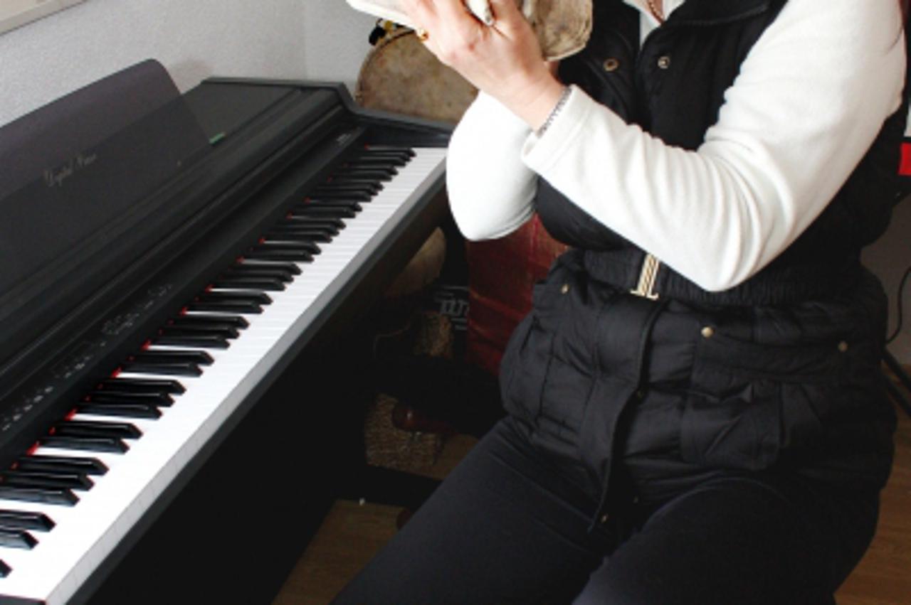 'pixsell-28.04.2010.-Trogir, Hrvatska - Mejrema Reuter studirala je medicinu, zavrsila glumu radila je kao kreativni terapeut po cijelom svijetu najvise po Africi. Djeci s posebnim potrebama pomaze gl