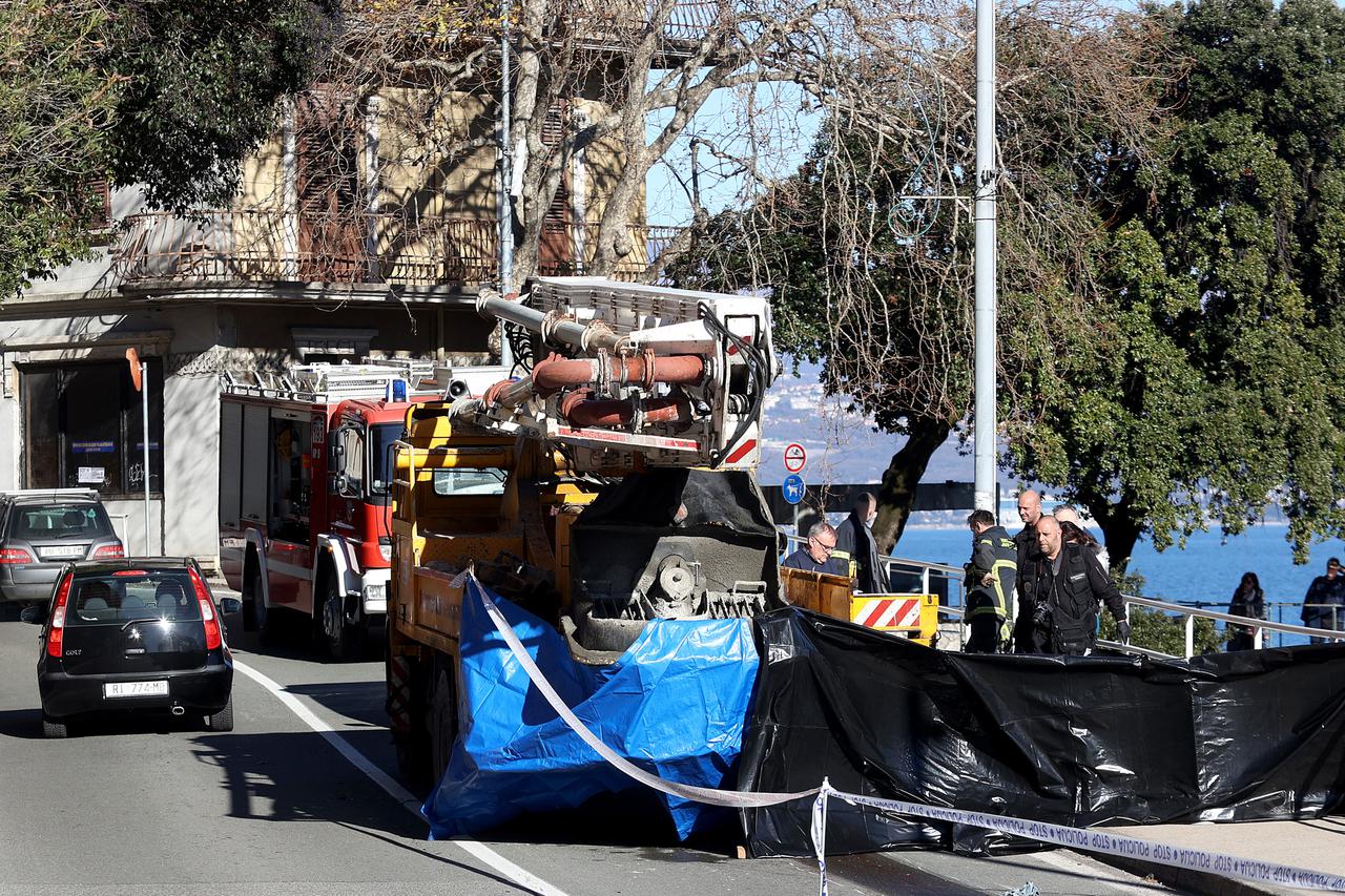 Lovran: Jedna djevojka poginula, dvije ozlijeđene u naletu kamiona na pješakinje