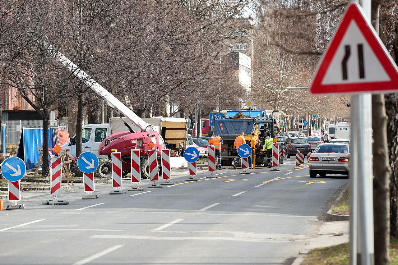 Zagreb: Usporen promet zbog radova na cjevovodu na Prilazu baruna Filipovića