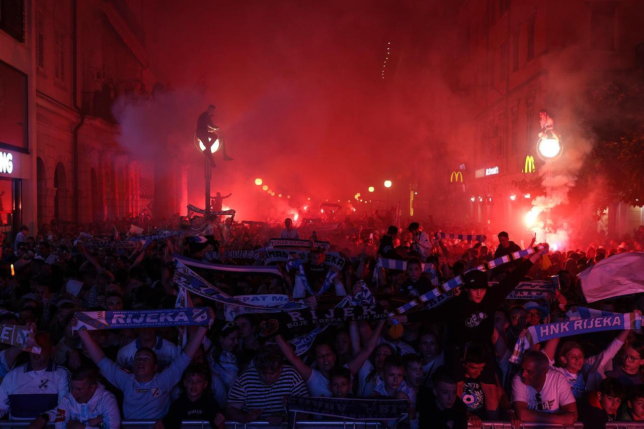 Rijeka: Atmosfera u gradu uoči dolaska igrača Rijeke nakon osvajanja prvenstva Hrvatske