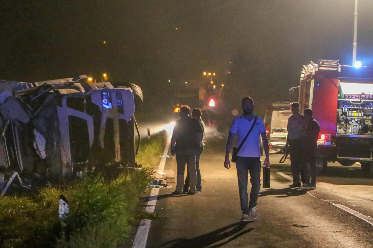 Sudar kamiona i automobila kod Cerovca Vukmaničkog