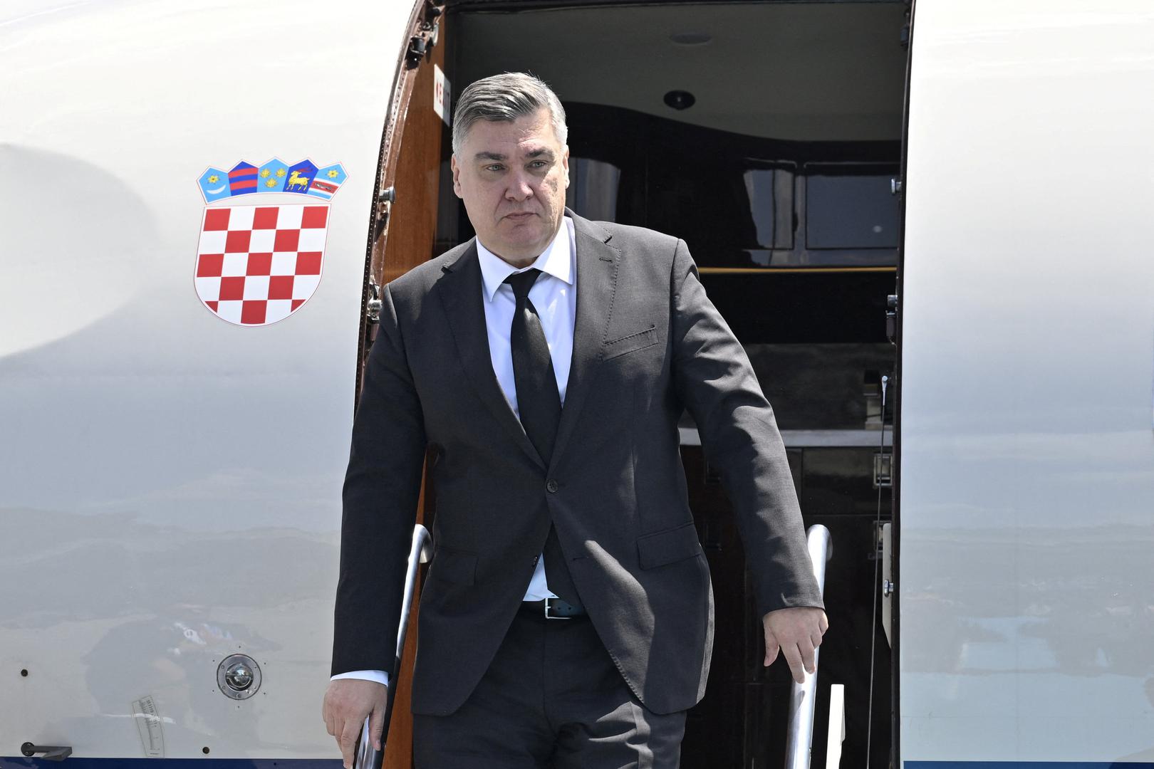 Prema programu koji je objavio Ured predsjednika, Milanović će u utorak u 20 sati sudjelovati na svečanoj večeri za šefove država i vlada članica NATO-a, koju u predsjedničkoj palači Beştepe priređuju predsjednik Turske Recep Tayyip Erdoğan i njegova supruga Emine Erdoğan.
