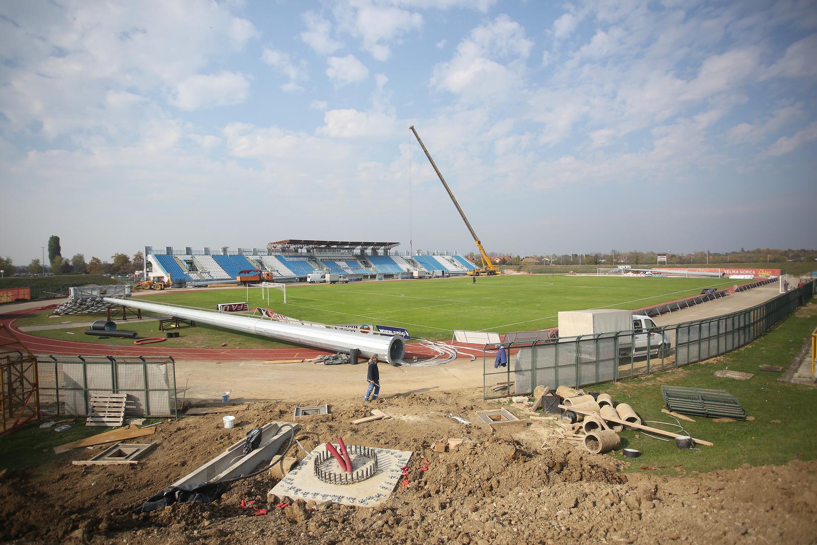 No, sada i oni imaju refektore, a prva službena utakmica pod njima trebala bi se odigrati 4. studenoga kada u Veliku Goricu dolazi splitski Hajduk. 
