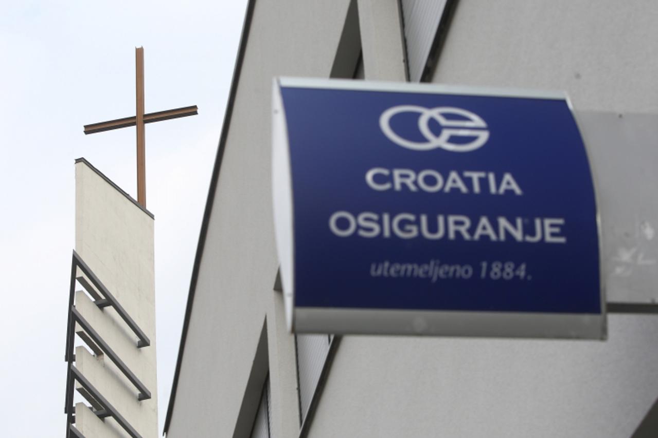 \'24.01.2011., Zagreb - U sklopu zupnog ureda crkve Blagovijesti Navjestenja gospodinova u Listopadskoj ulici u zagrebackom naselju Vrbani, nalazi se poslovnica Croatia te Allianz osiguranja. Photo: D