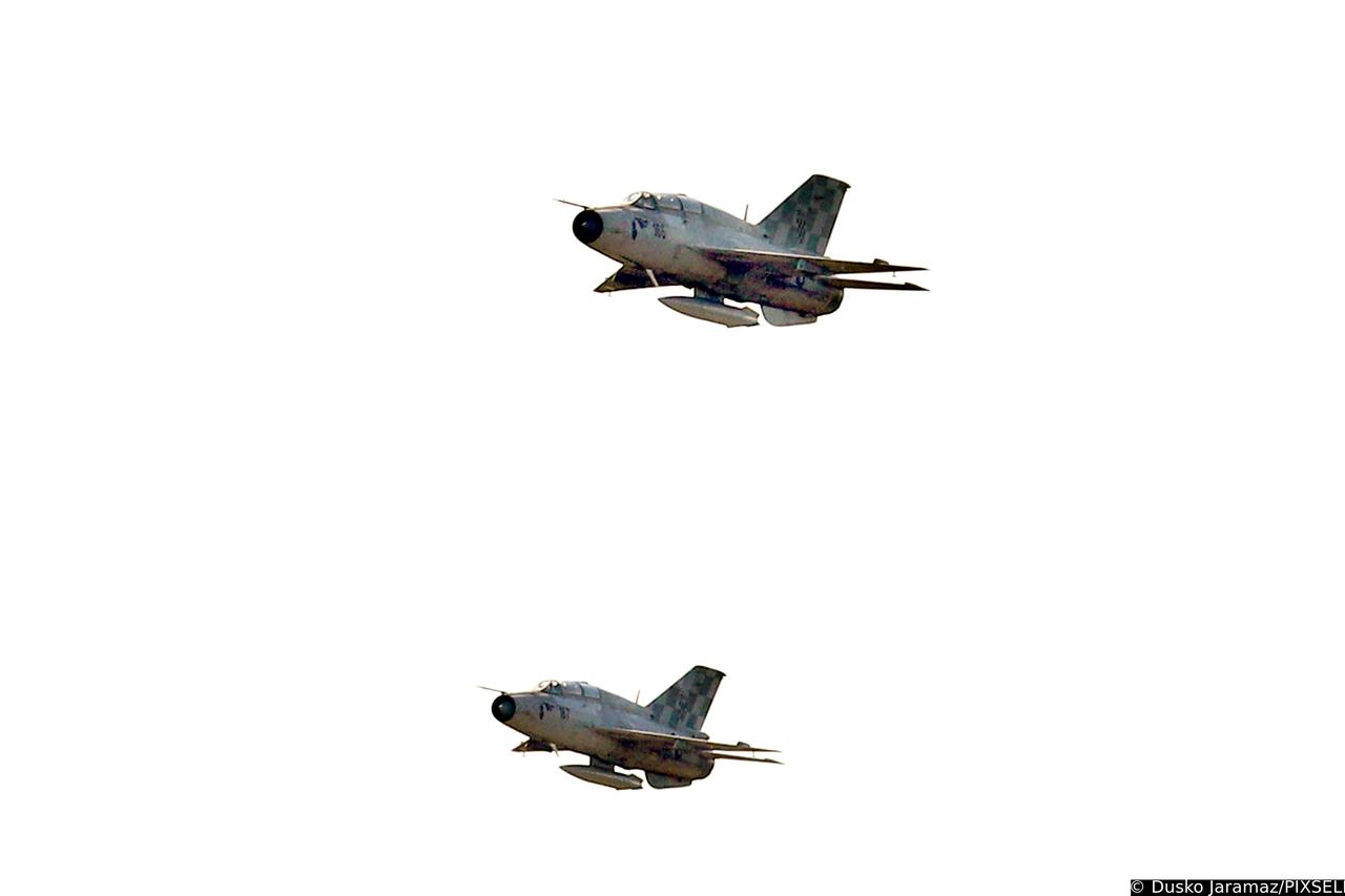 Knin: Prelet Migova izna Knina tijekom središnje svečanosti obilježavanja Dana pobjede i domovinske zahvalnosti