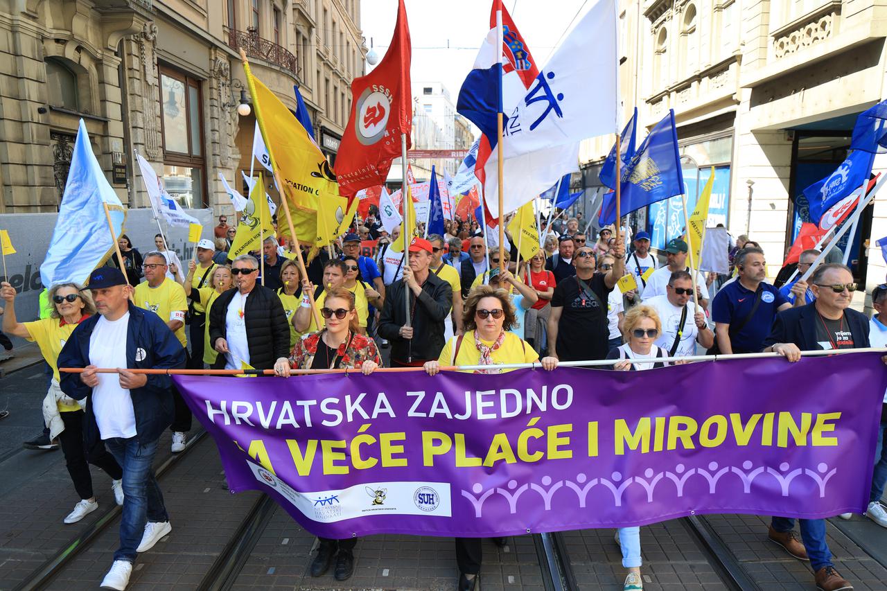 Zagreb: Kolona prosvjednika prolazi centrom grada prema Trgu bana Josipa Jelačića