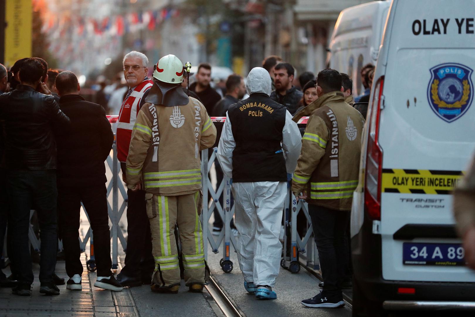 Police and emergency service members work at the scene after an explosion on busy pedestrian Istiklal street in Istanbul, Turkey, November 13, 2022. REUTERS/Kemal Aslan Photo: KEMAL ASLAN/REUTERS