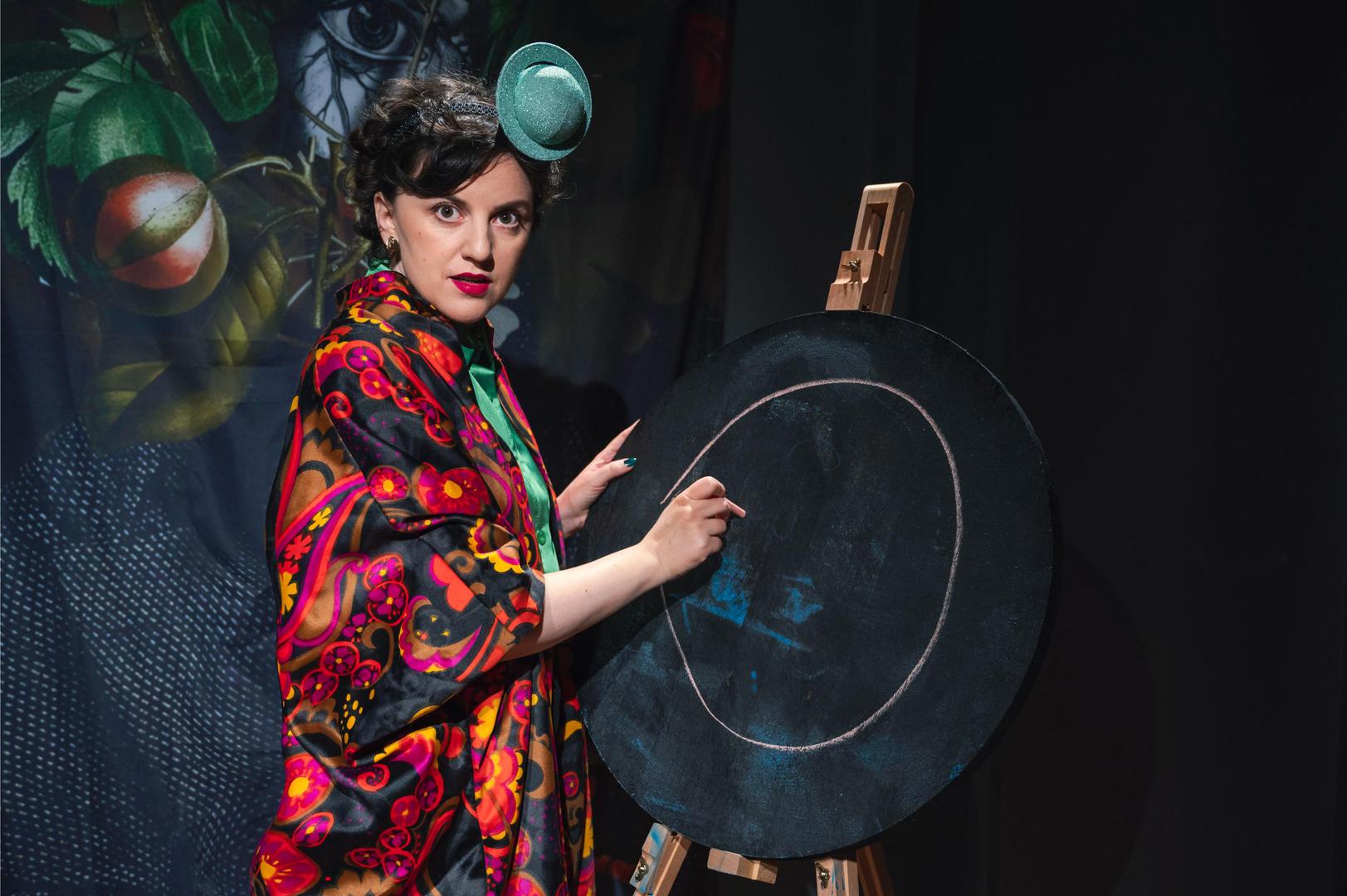 U četvrtak je u Studiju EXIT premijerno izvedena Astro Maja, novi autorski projekt Maje Posavec i Aleksandra Švabića nastao u koprodukciji Umjetničke organizacije TeatruM i Teatra EXIT. Predstava, koja se nalazi na granici kazališne izvedbe, osobne ispovijedi i astrološke seanse, publici je donijela jedinstveno iskustvo u kojem su upravo gledatelji postali aktivni sudionici oblikovanja njezina tijeka