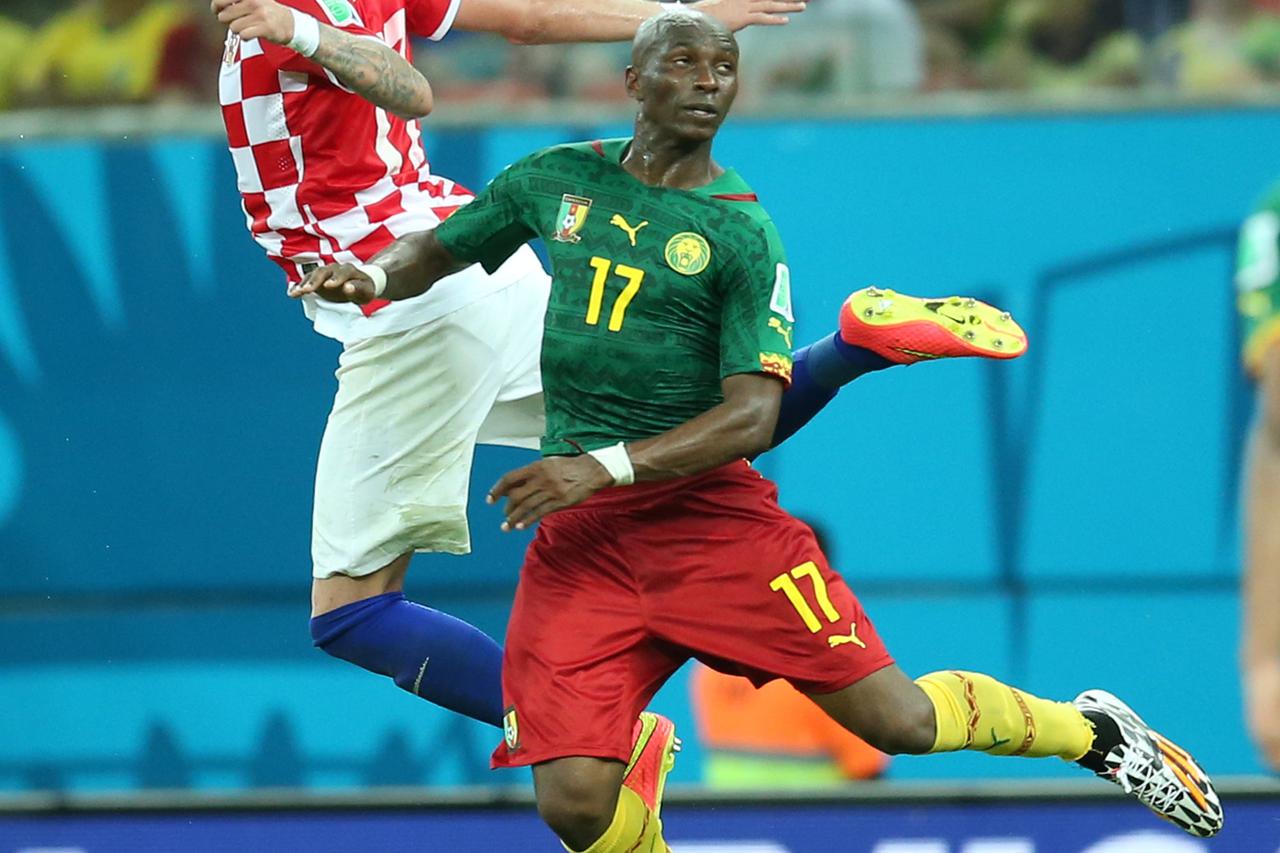 18.06.2014., Manaus, Brazil - Svjetsko nogometno prvenstvo, skupina A, 2. kolo, Kamerun - Hrvatska. Mario Mandzukic, Stephane Mbia. Photo: Sanjin Strukic/PIXSELL