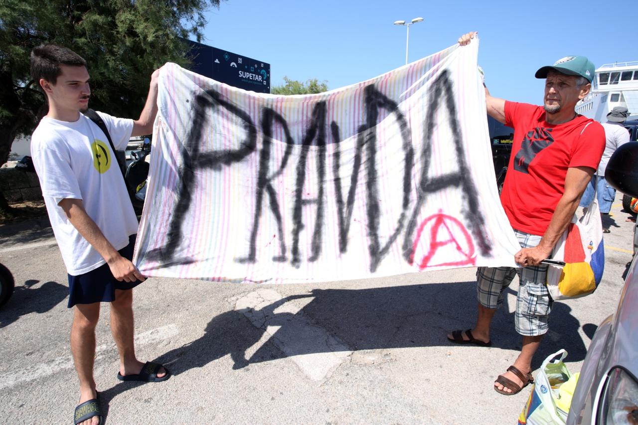 Prosvjed za besplatni trajekt za djecu s poteškoćama u razvoju