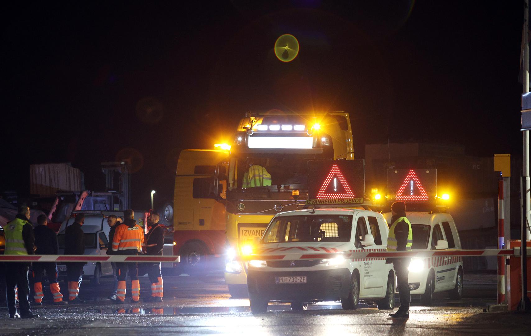 10.12.2023, Rijeka -  Konvoj sastavljen od sedam kamiona i 22 Bradleya krenuo iz rijecke luke prema Slavonskom Brodu.  Photo: Nel Pavletic/PIXSELL