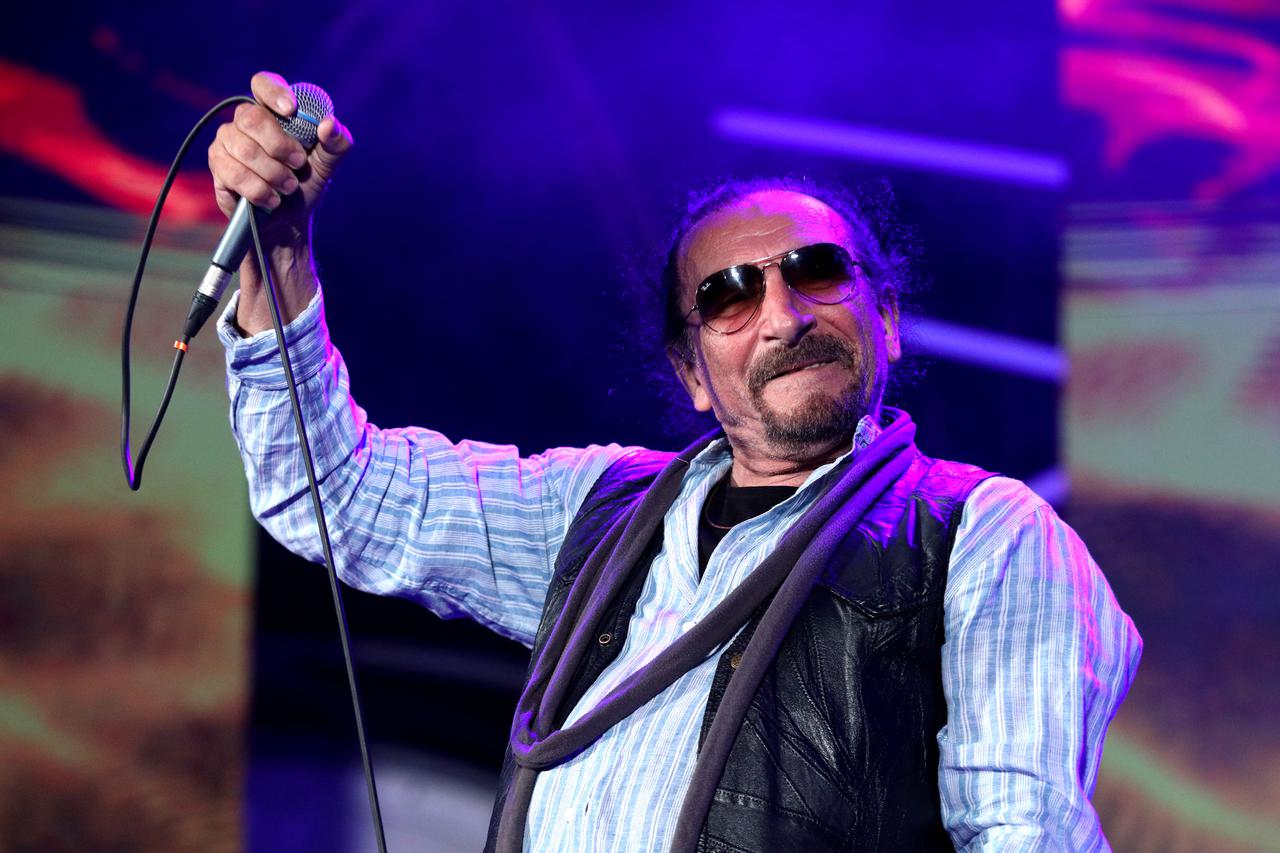 Željko Bebek sa sinom Zvonimirom nastupio na CMC festivalu u Vodicama 